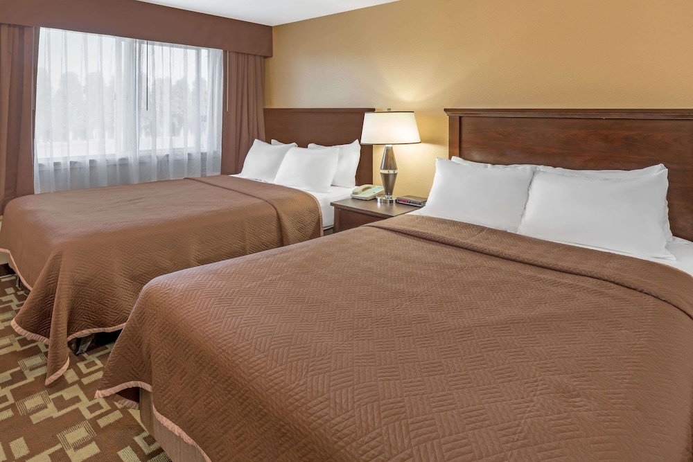 Travelodge By Wyndham Newport 10/44