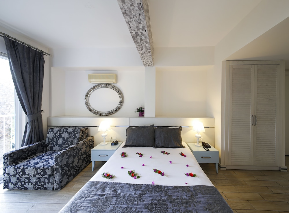 Morina Deluxe Hotel 12/50