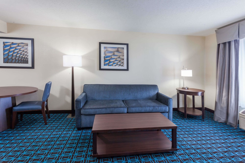 Wingate by Wyndham Schaumburg / Convention Center 48/72