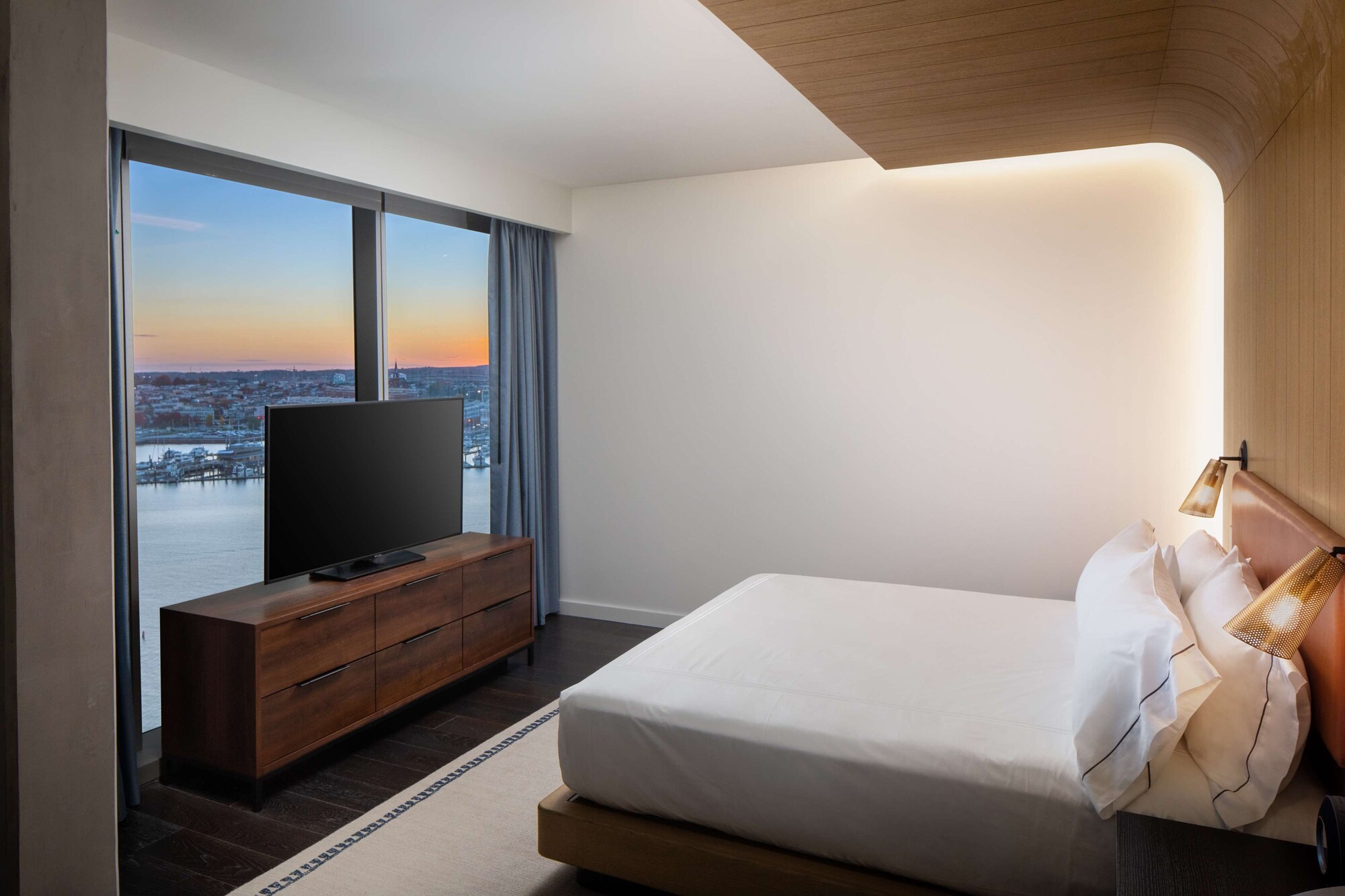Suite, King Bed