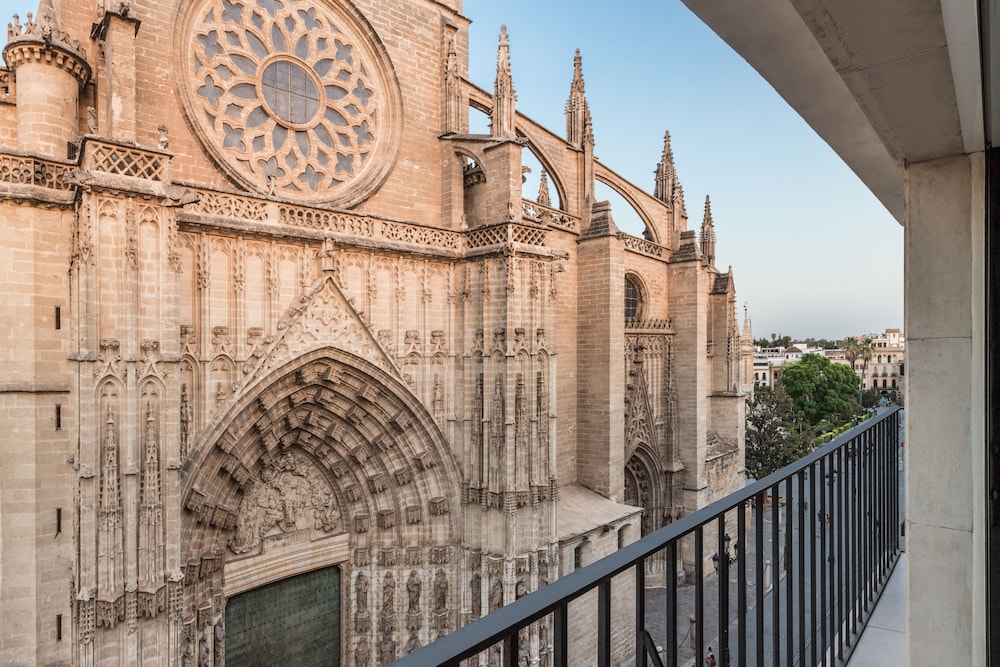 PUERTA CATEDRAL SUITES 3/50