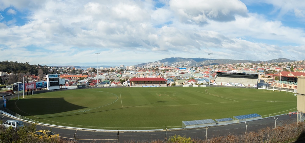 RYDGES HOBART 61/67