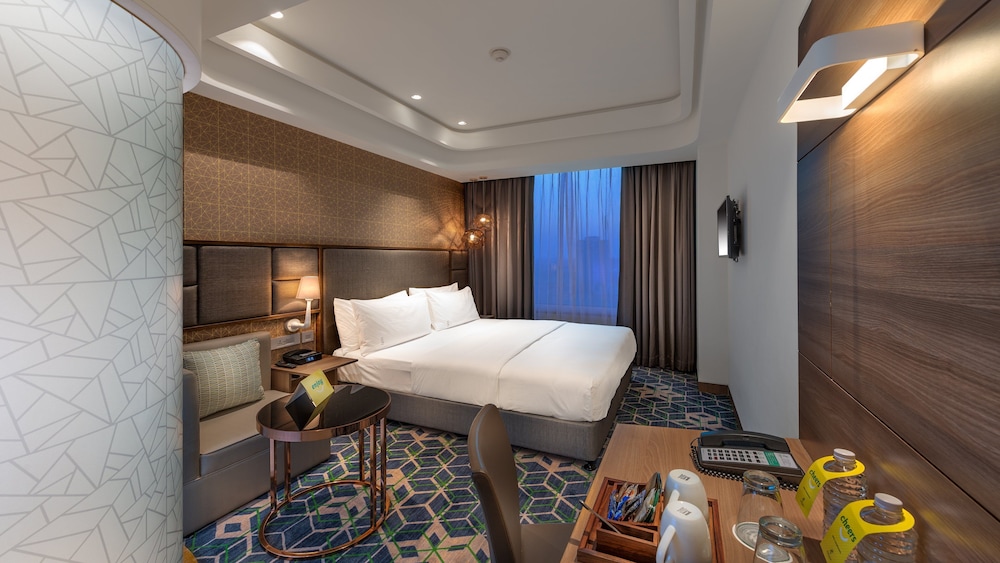 Holiday Inn Gurugram Sector 90 18/77