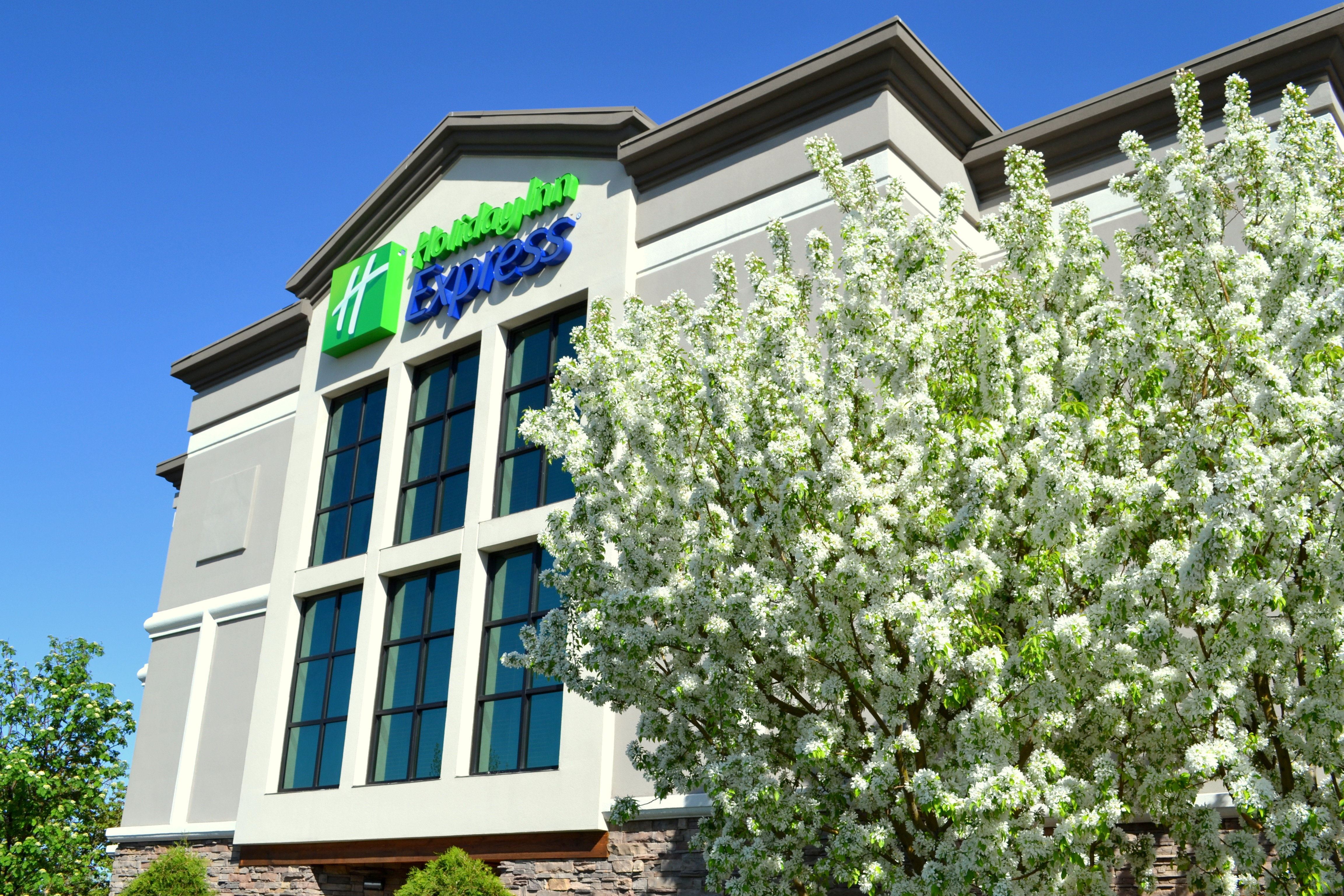 HOLIDAY INN EXPRESS HOTEL AND SUITES BOZEMAN WEST 2/75