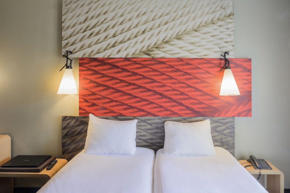 IBIS SAINT GRATIEN 21/50