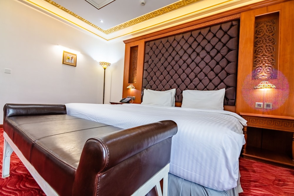 PRESIDENTIAL, SUITE