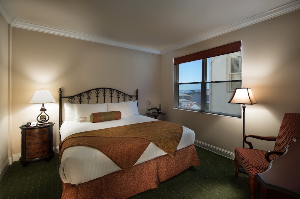 Monterey Hotel 28/68