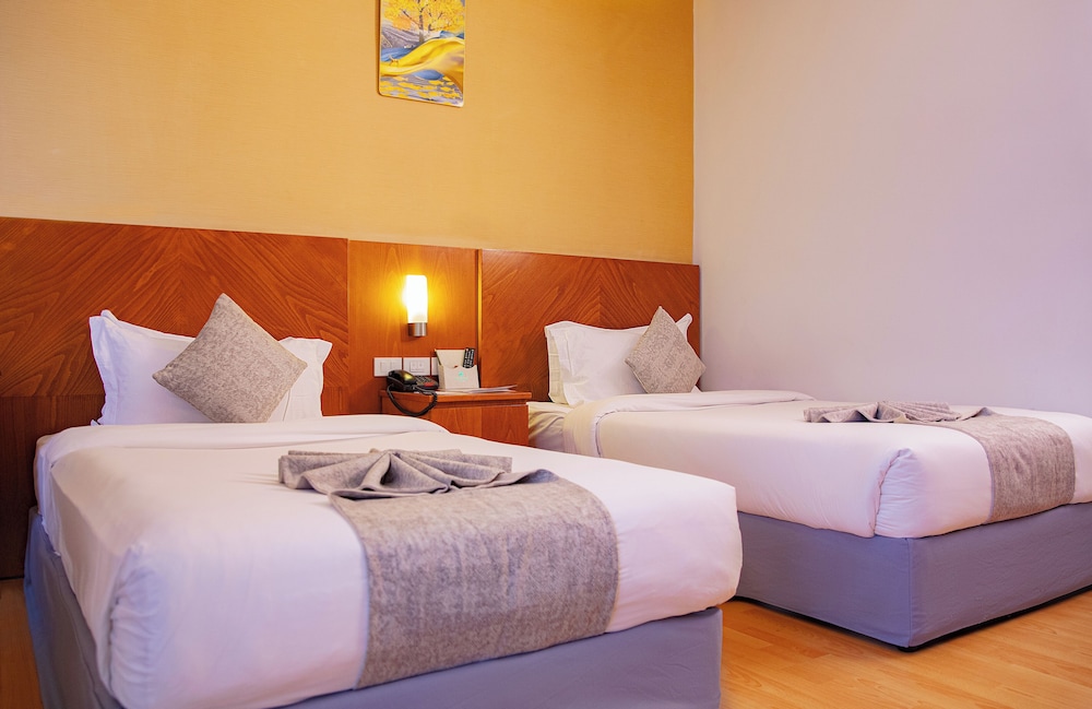 AZZEMAN HOTEL 28/49