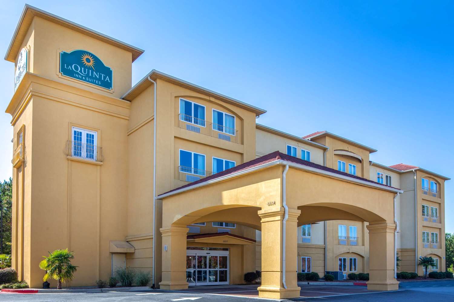 La Quinta Inn and Suites by Wyndham Atlanta Union City 6/33
