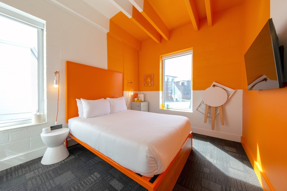 CLASSIC, QUEEN BED