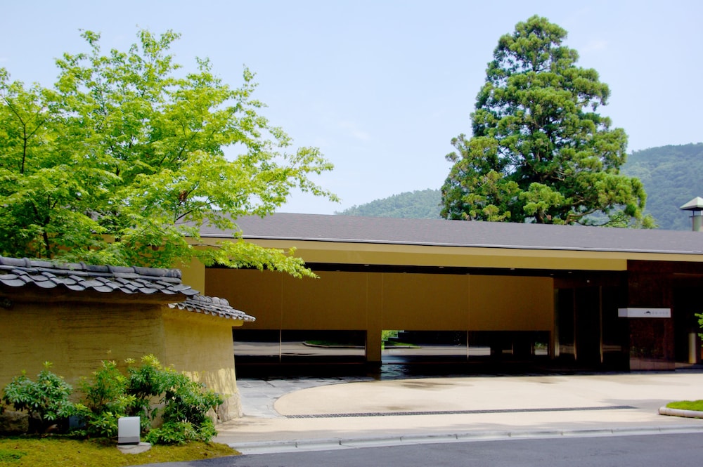 Hakone Suishoen 2/74
