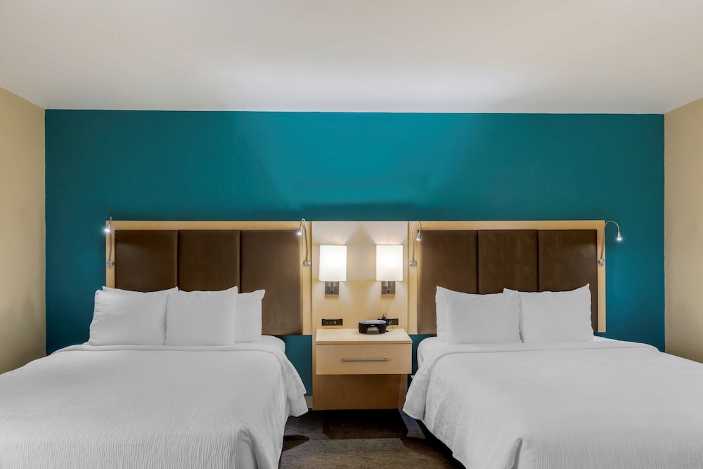 غرفة قياسية بسريرين كوين بإطلالة على الفناء، Best Western Plus South Coast Inn 10/10