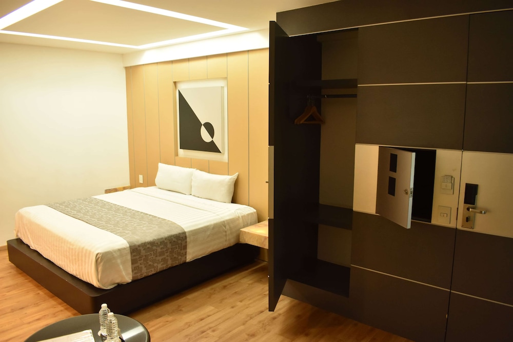 Ramada by Wyndham Mexico City Santa Fe 9/55