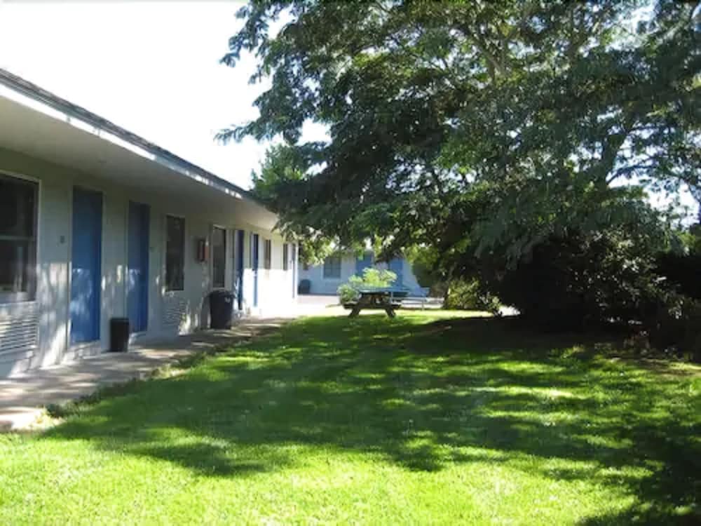 Captains Quarters Motel Conference Center 47/56