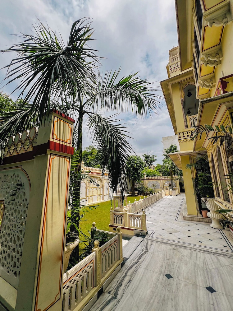 Krishna Palace 40/50