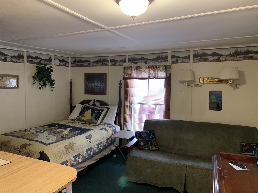 Carroll Motel & Cottages 16/42