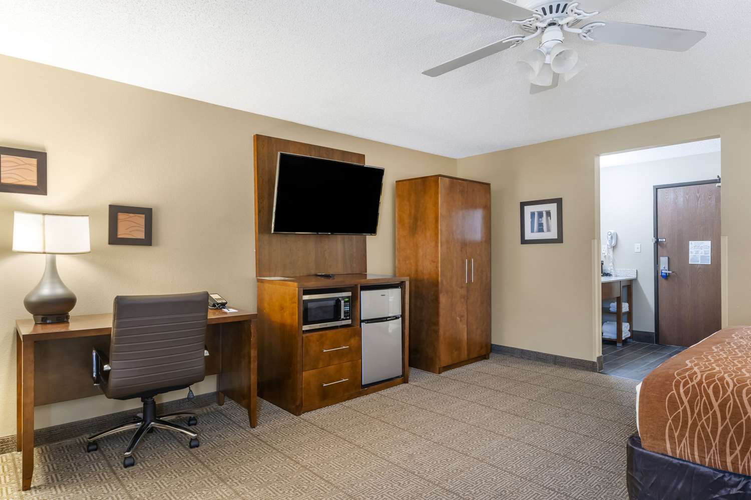 Comfort Inn North Polaris 34/38