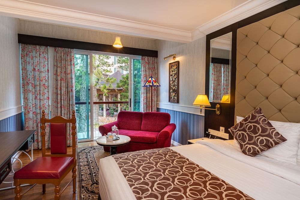 Garden, Superior, Queen Bed