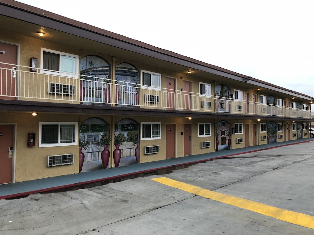 Los Angeles Inn & Suites - Lax 11/58