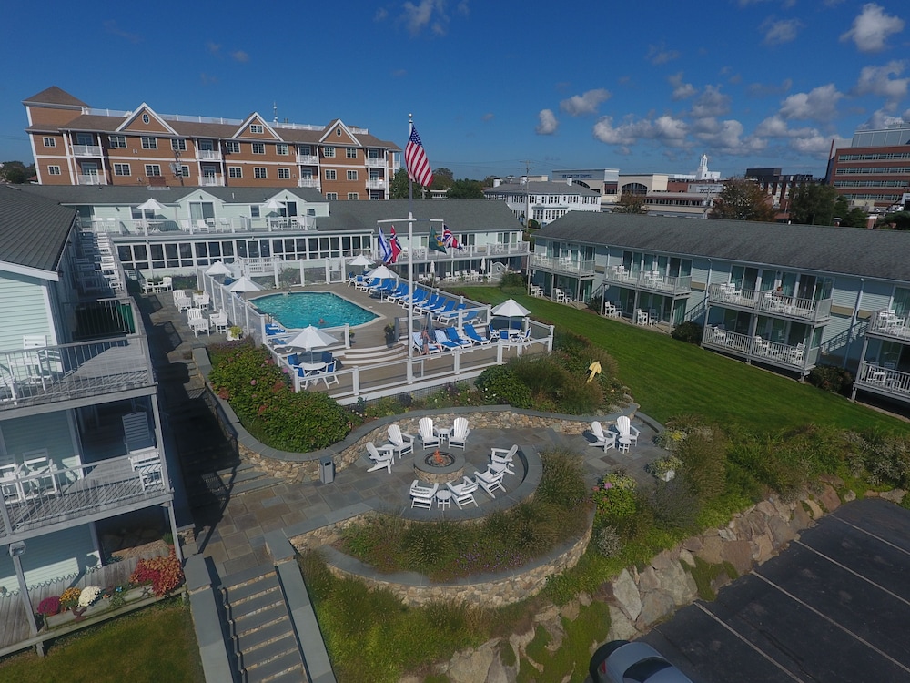 Anchor In Distinctive Waterfront Lodging 63/65