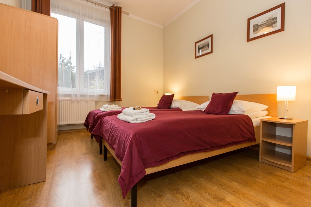 ROOM, QUADRUPLE, KITCHENETTE
