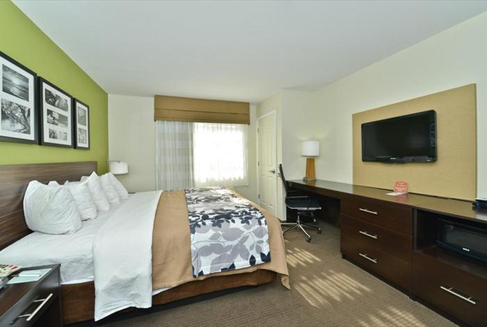 ROOM, KING BED