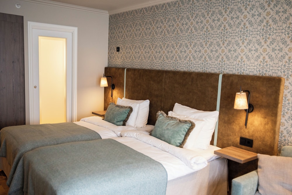 SUPERIOR, TWIN BEDS