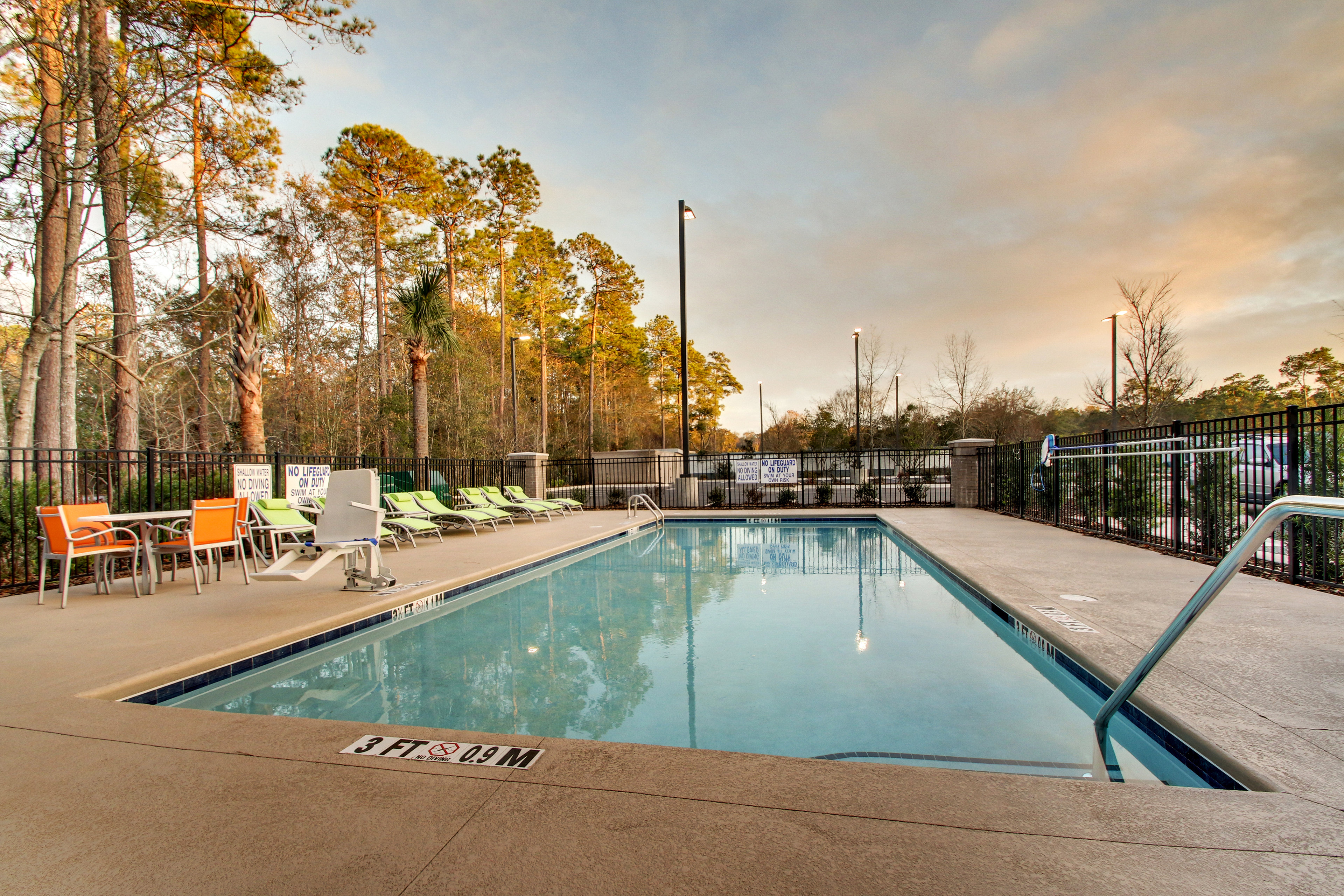 Holiday Inn Express Suites Charleston Ne Mt Pleasant Us17 40/40