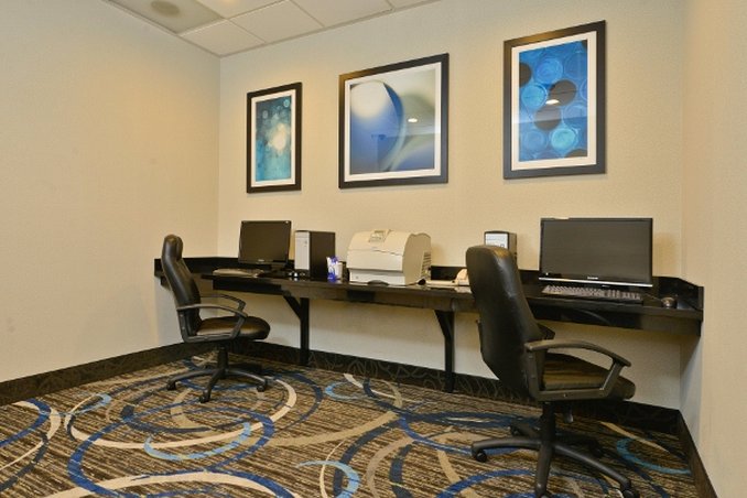Holiday Inn Express and Suites Tacoma South Lakewood, an IHG Hotel 58/64