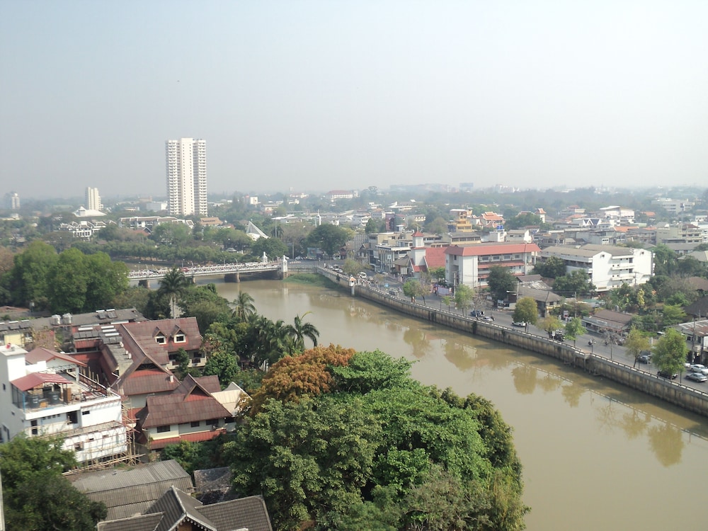 Diamond River Ping Petch Ngam Hotel 50/52