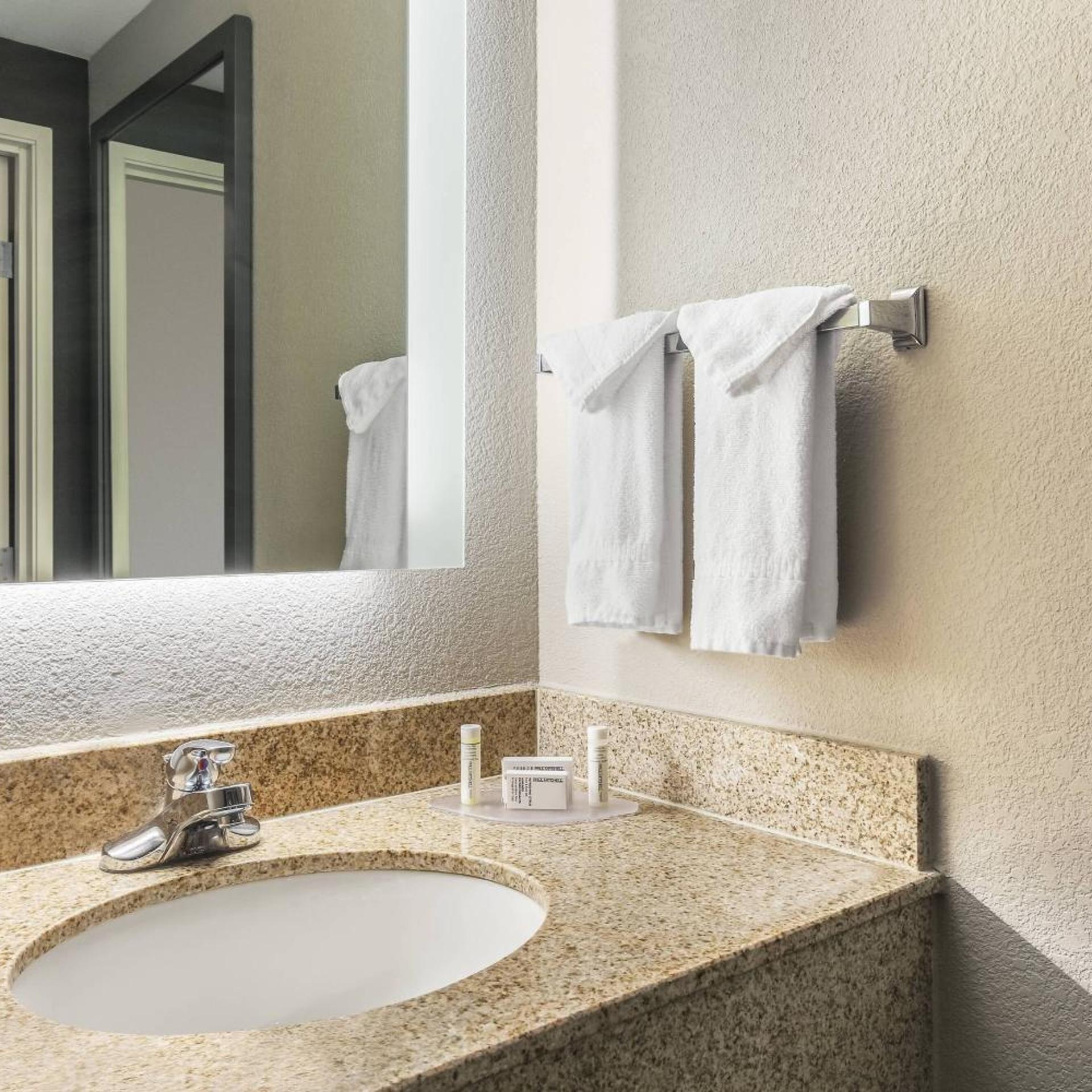 جناح بسرير كينج مع أريكة، Springhill Suites Austin North Parmer Lane 5/5