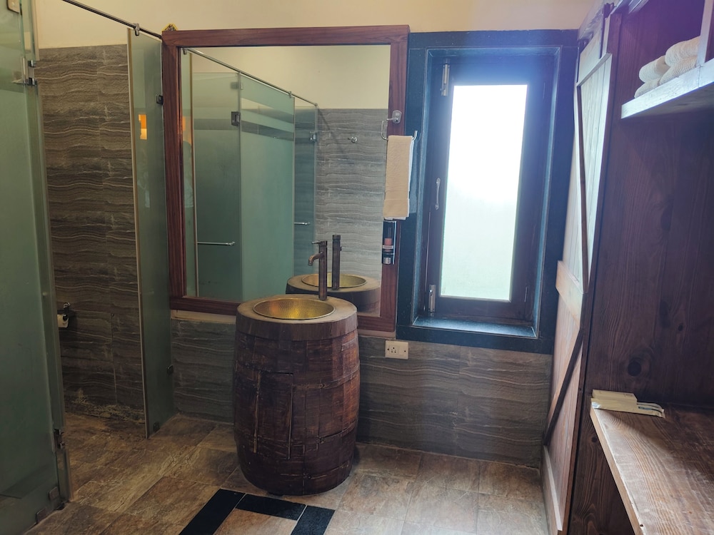 Acorn Hideaway Resort and Spacorbett 33/50