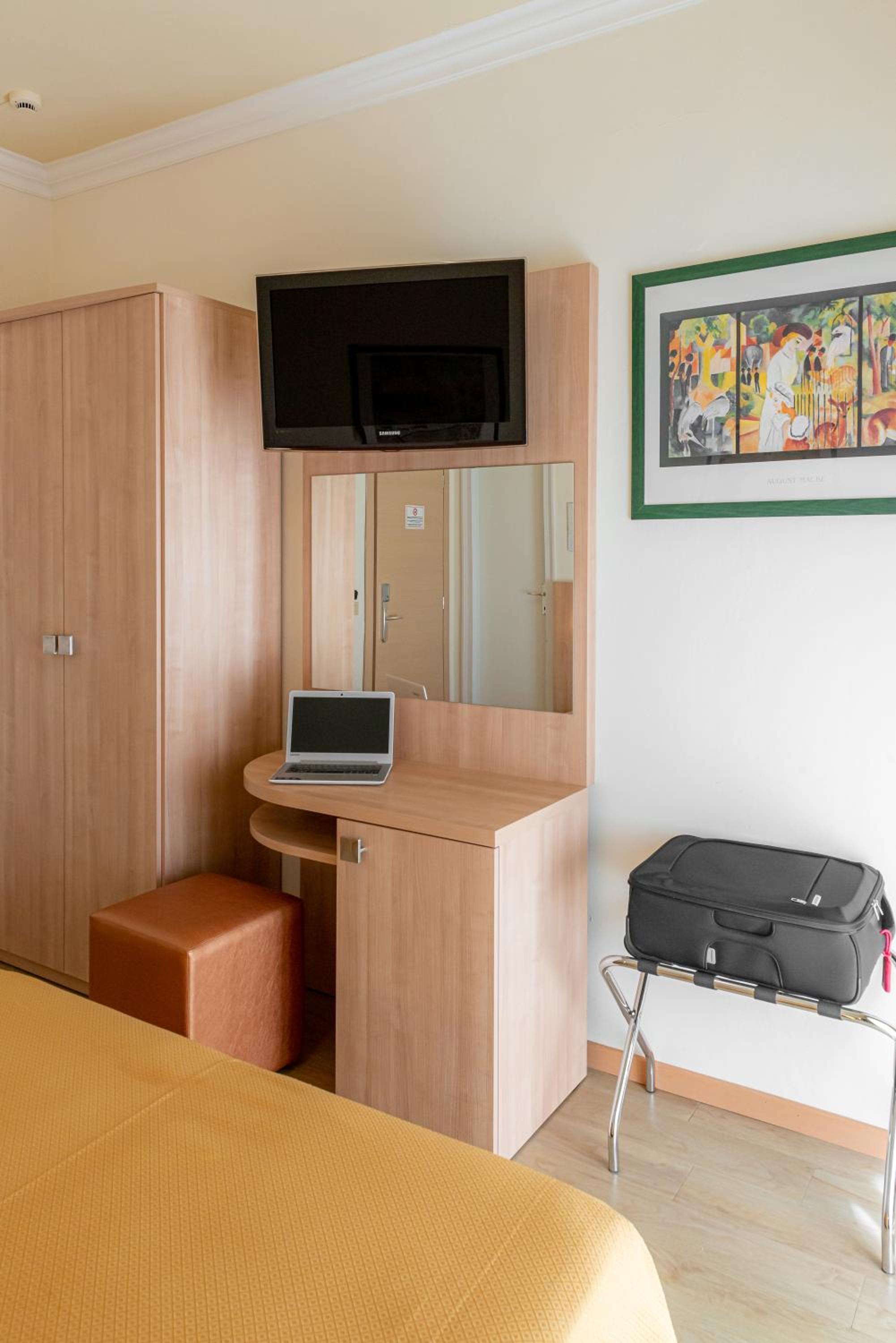 Hotel Corinna 36/50