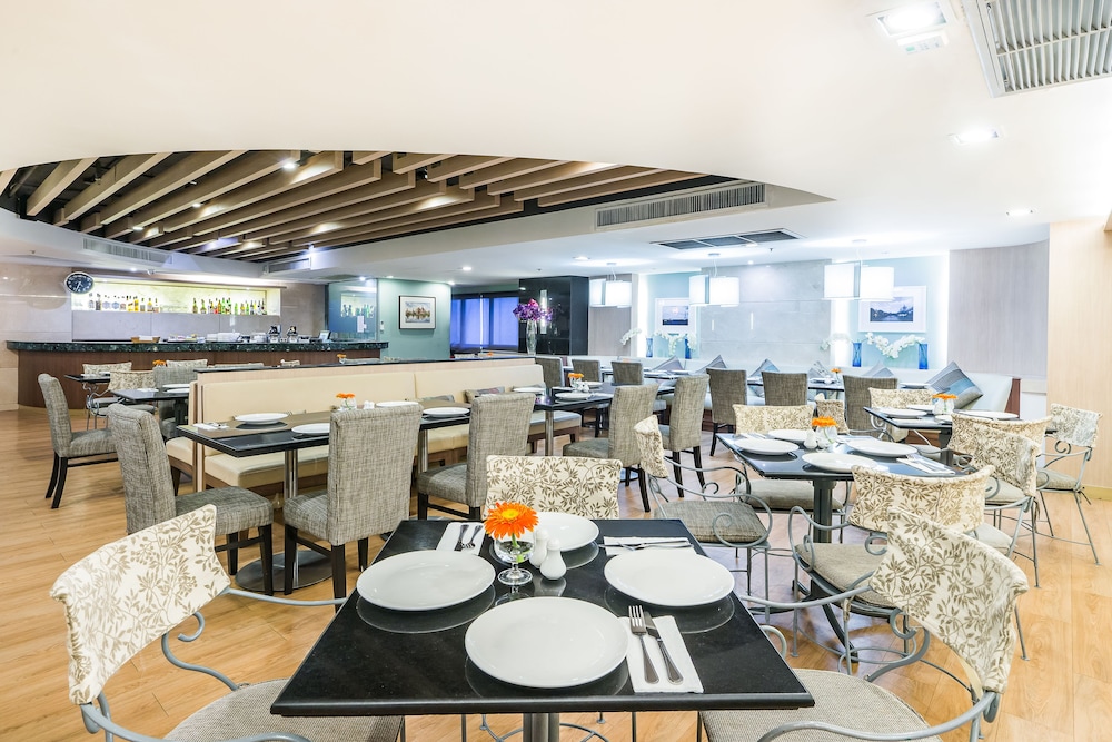 Evergreen Place Siam by UHG 53/72