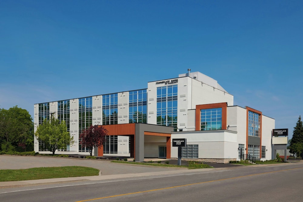 Ramada By Wyndham Niagara Falls By the River 3/47