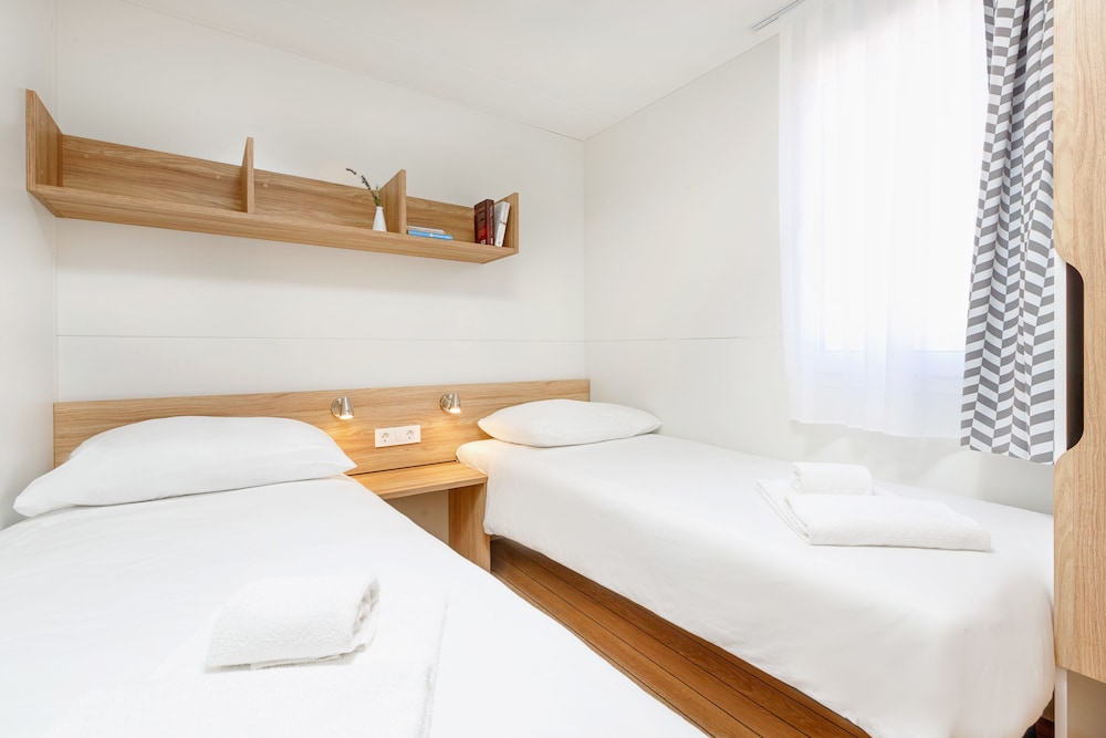 PREMIUM, MOBILE HOME, TERRACE