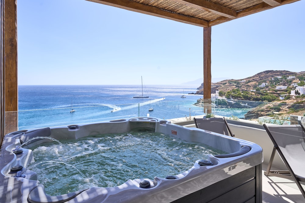 Ios Grand Pool Suites 43/50