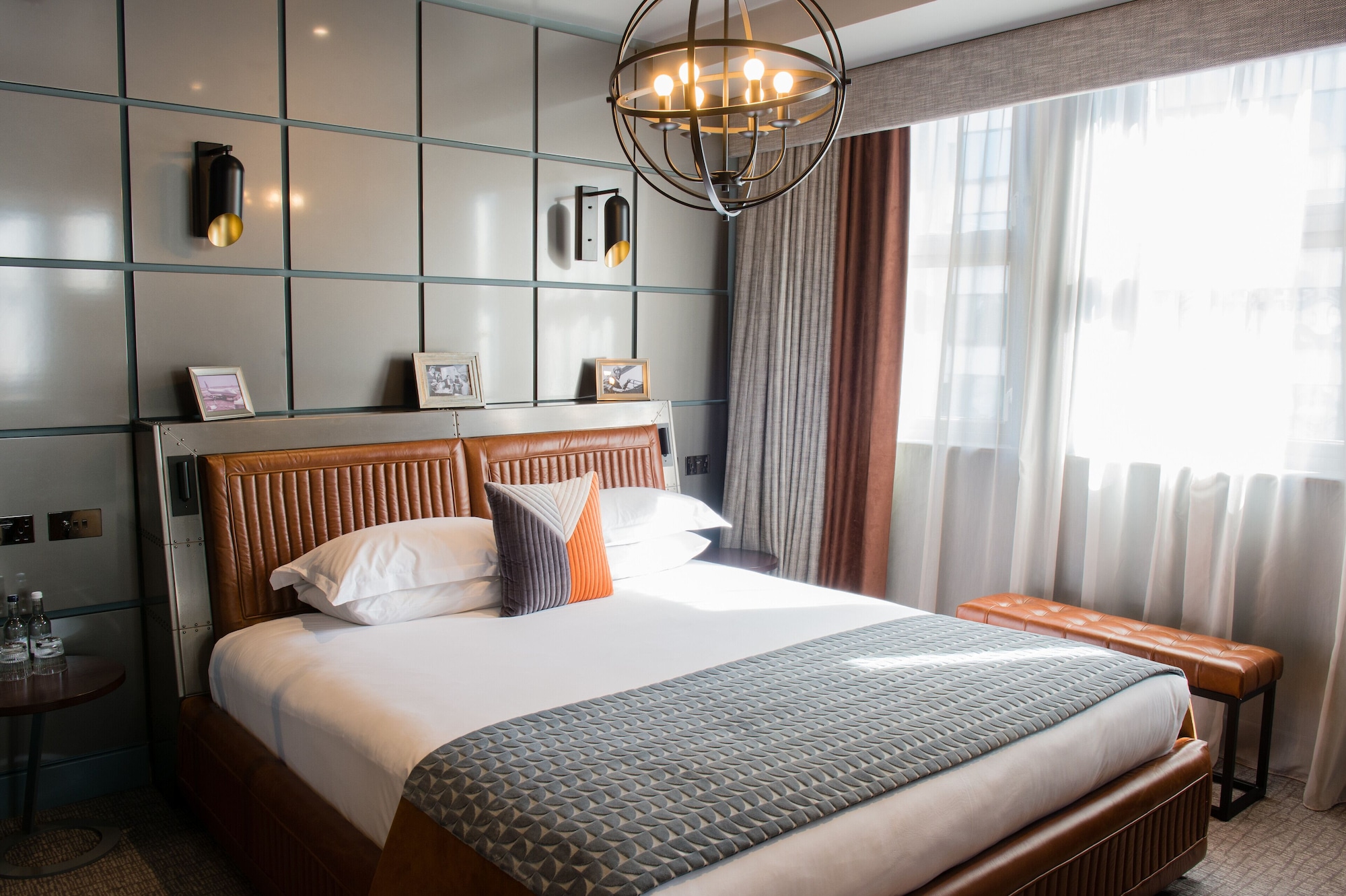 SIGNATURE, SUITE