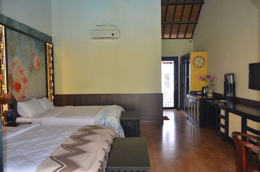 SUPERIOR, 2 QUEEN BEDS, POOL VIEW