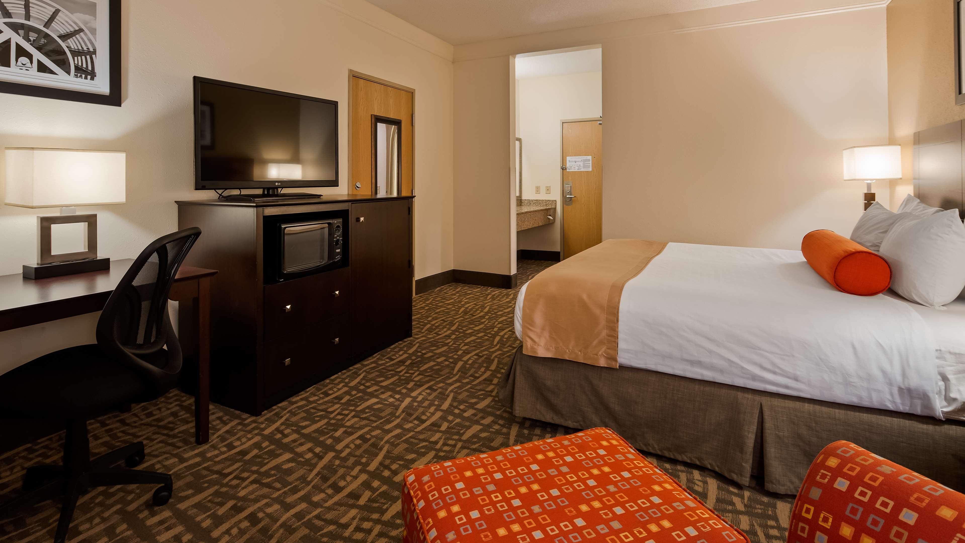 غرفة بسرير كوين لذوي الإعاقة، Best Western Plus Peoria 3/6