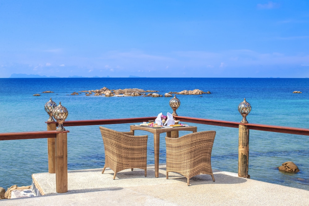 Beyond the Blue Horizon Villa Resort 66/73