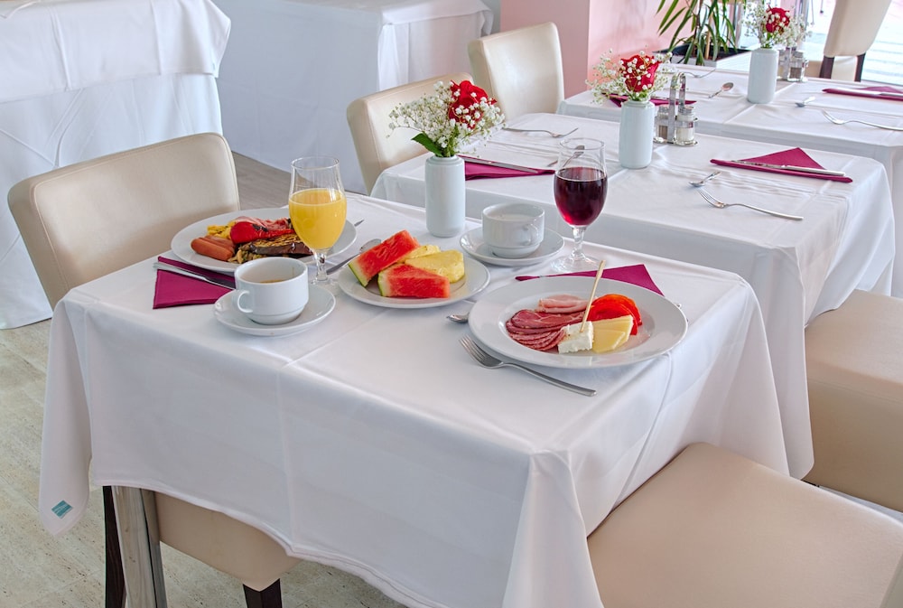 Uvala Hotel 64/72