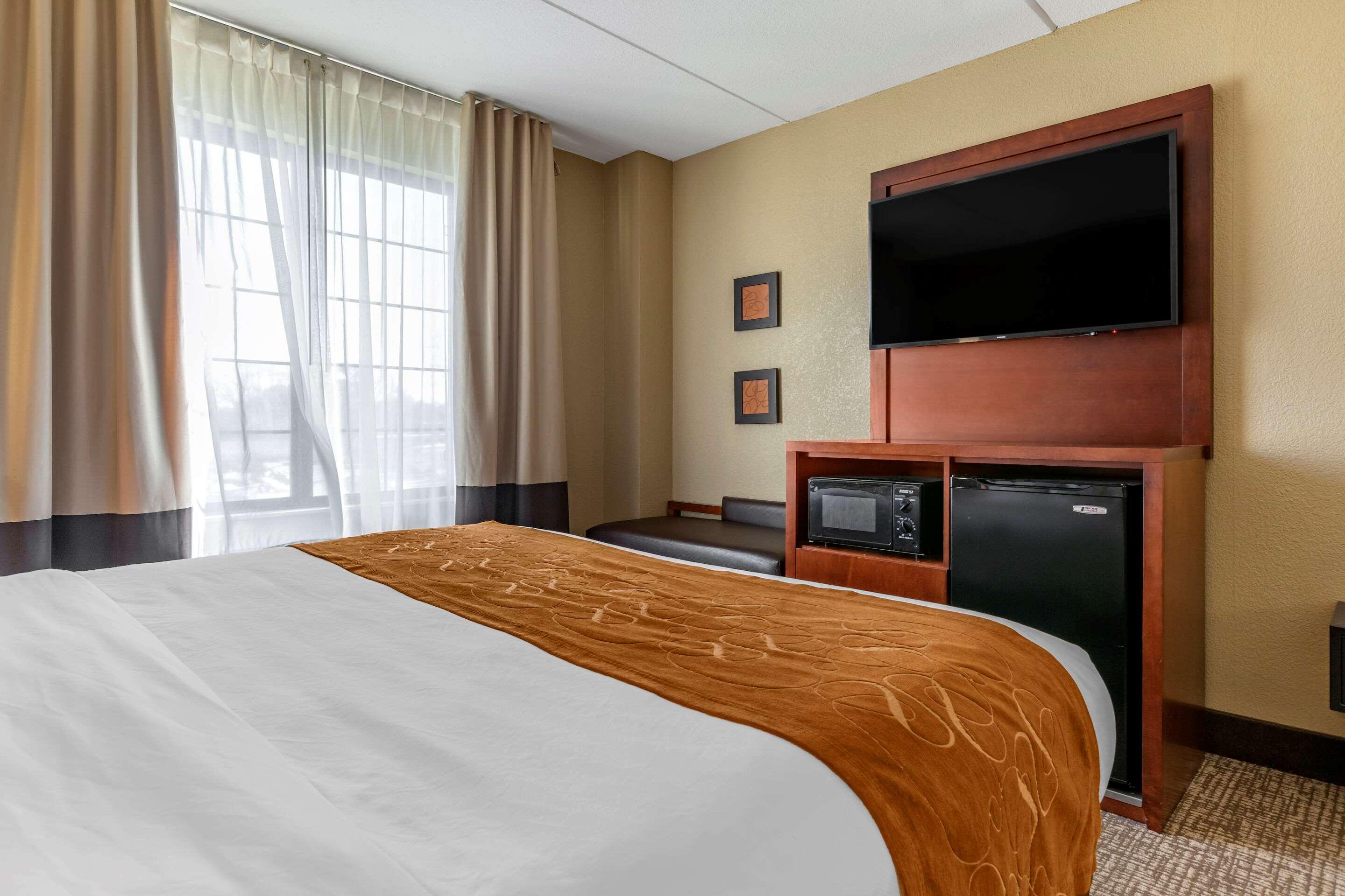 UPGRADE, SUITE, KING BED