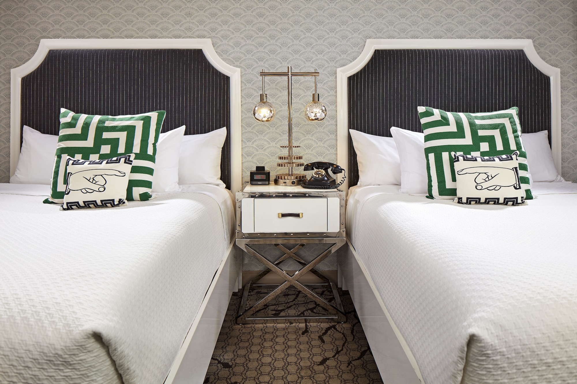 DELUXE, 2 QUEEN BEDS