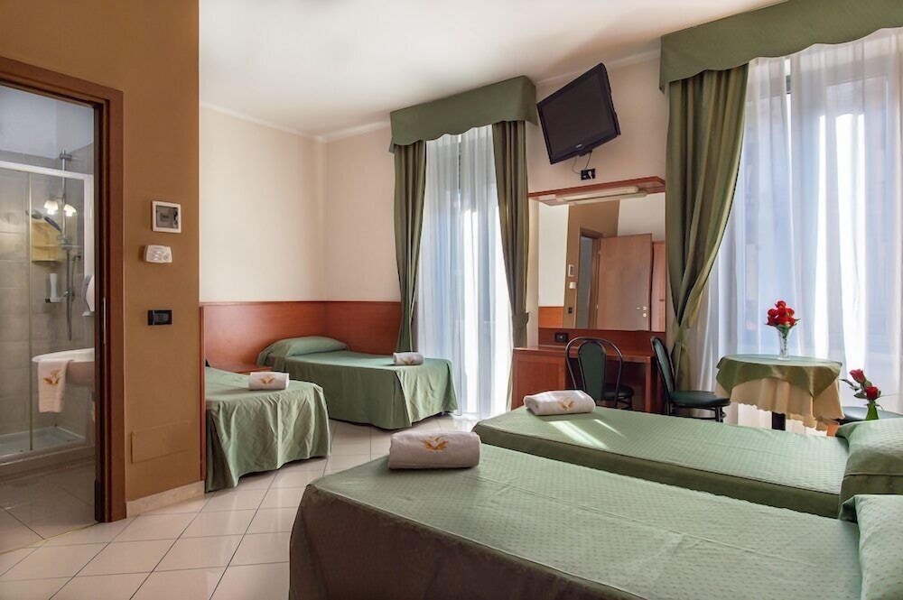ROOM, QUADRUPLE