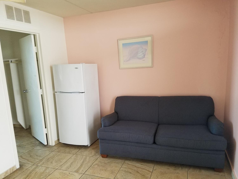 Beach Terrace Motor Inn 10/26