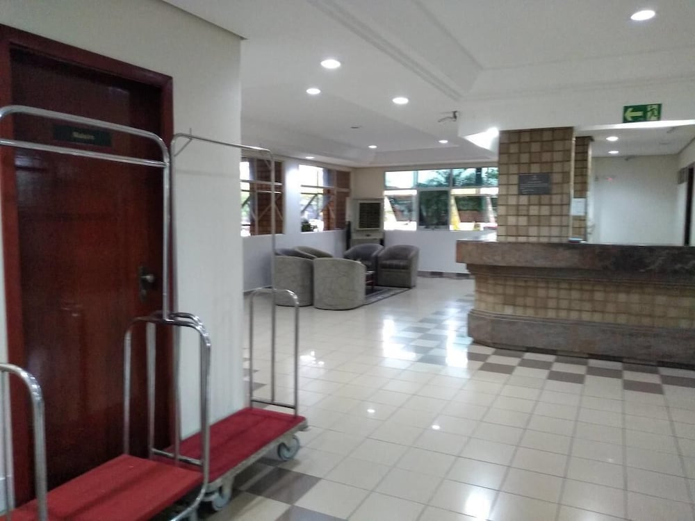 Victoria Plaza 8/52