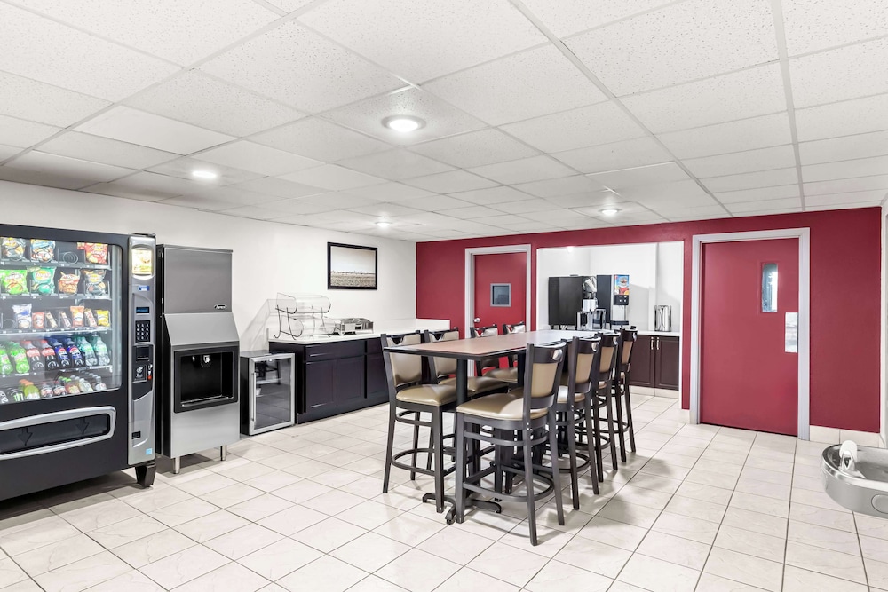 Red Lion Inn & Suites Pontoon Beach 39/55