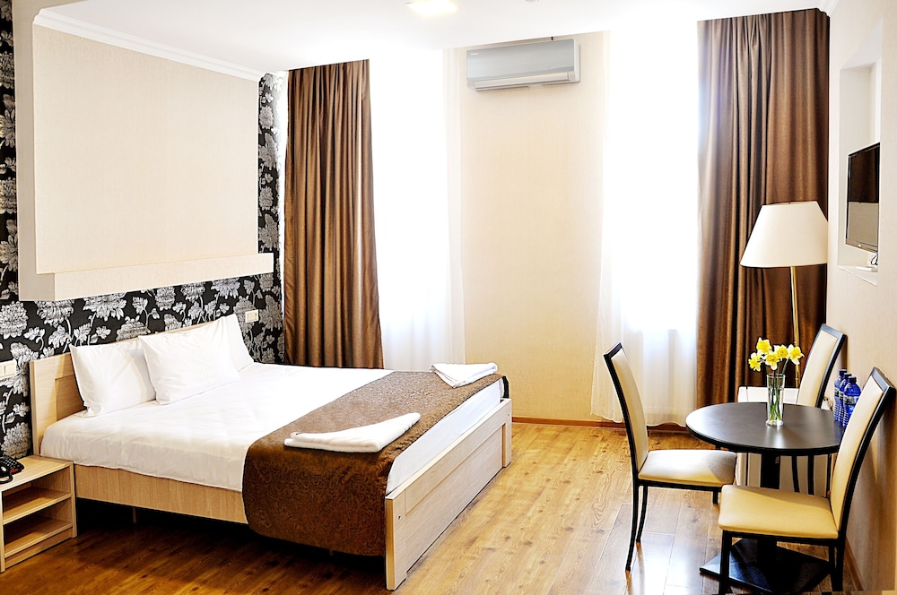 Tiflis Hotel 16/74
