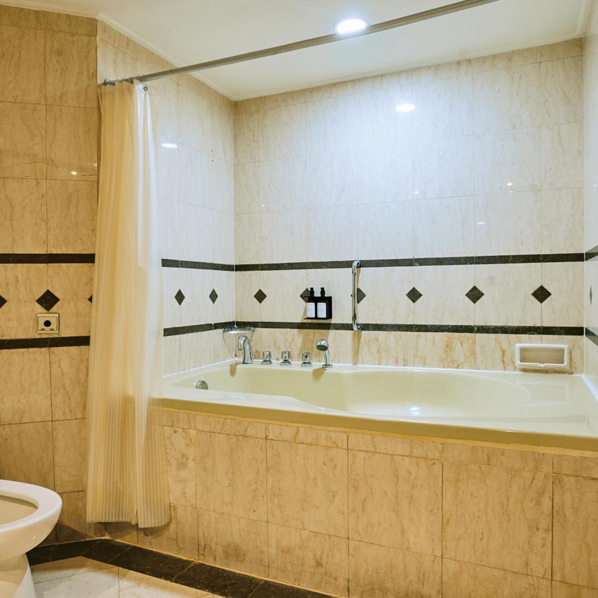 Junior Suite, Horison Ultima Menteng Jakarta 7/7